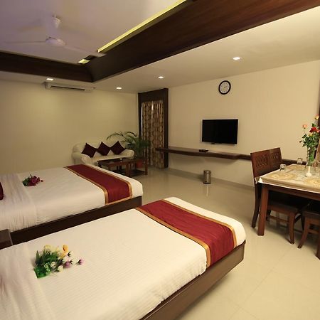 فندق Kānādukāttānفي  Kr Residency المظهر الخارجي الصورة