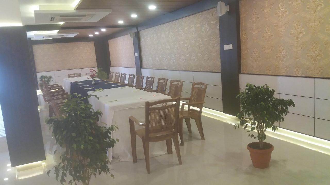 فندق Kānādukāttānفي  Kr Residency المظهر الخارجي الصورة