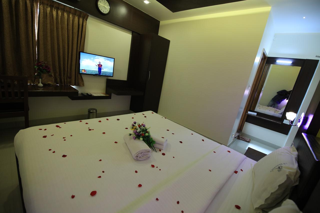 فندق Kānādukāttānفي  Kr Residency المظهر الخارجي الصورة