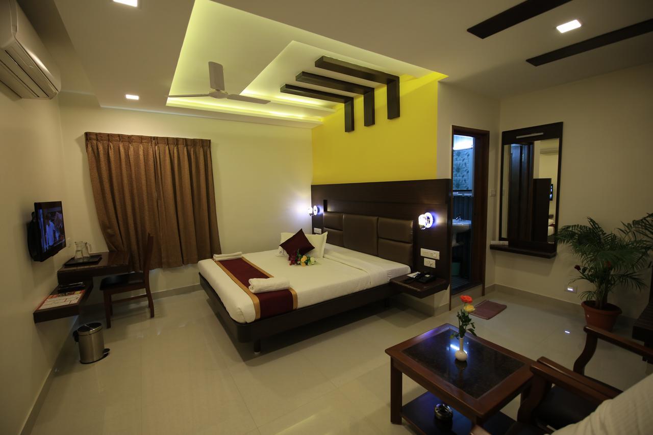 فندق Kānādukāttānفي  Kr Residency المظهر الخارجي الصورة