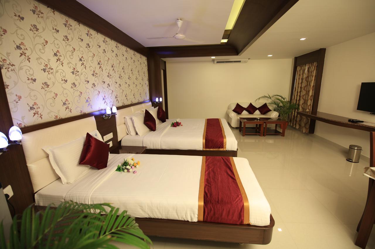 فندق Kānādukāttānفي  Kr Residency المظهر الخارجي الصورة
